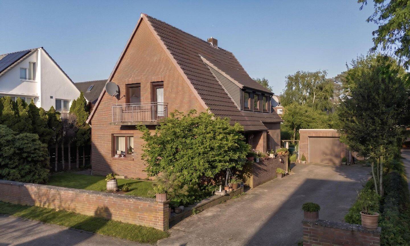 Vermietetes Zweifamilienhaus mit großzügigem Garten, 28832 Achim