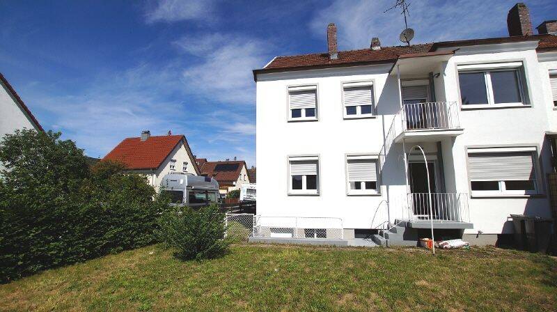 Modernisiertes und gepflegtes Reiheneckhaus mit Garten, 94315 Straubing