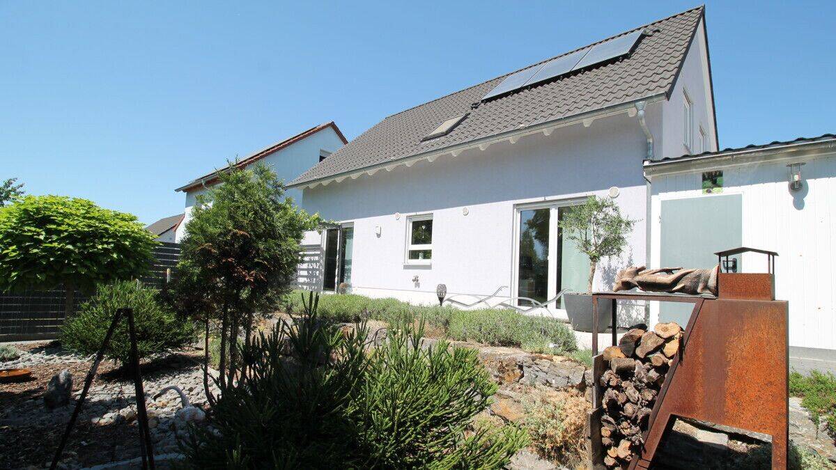 *** Modernes Einfamilienhaus mit traumhaftem Garten, Outdoor-Lounge und herrlichem Weitblick ***, 75050 Gemmingen