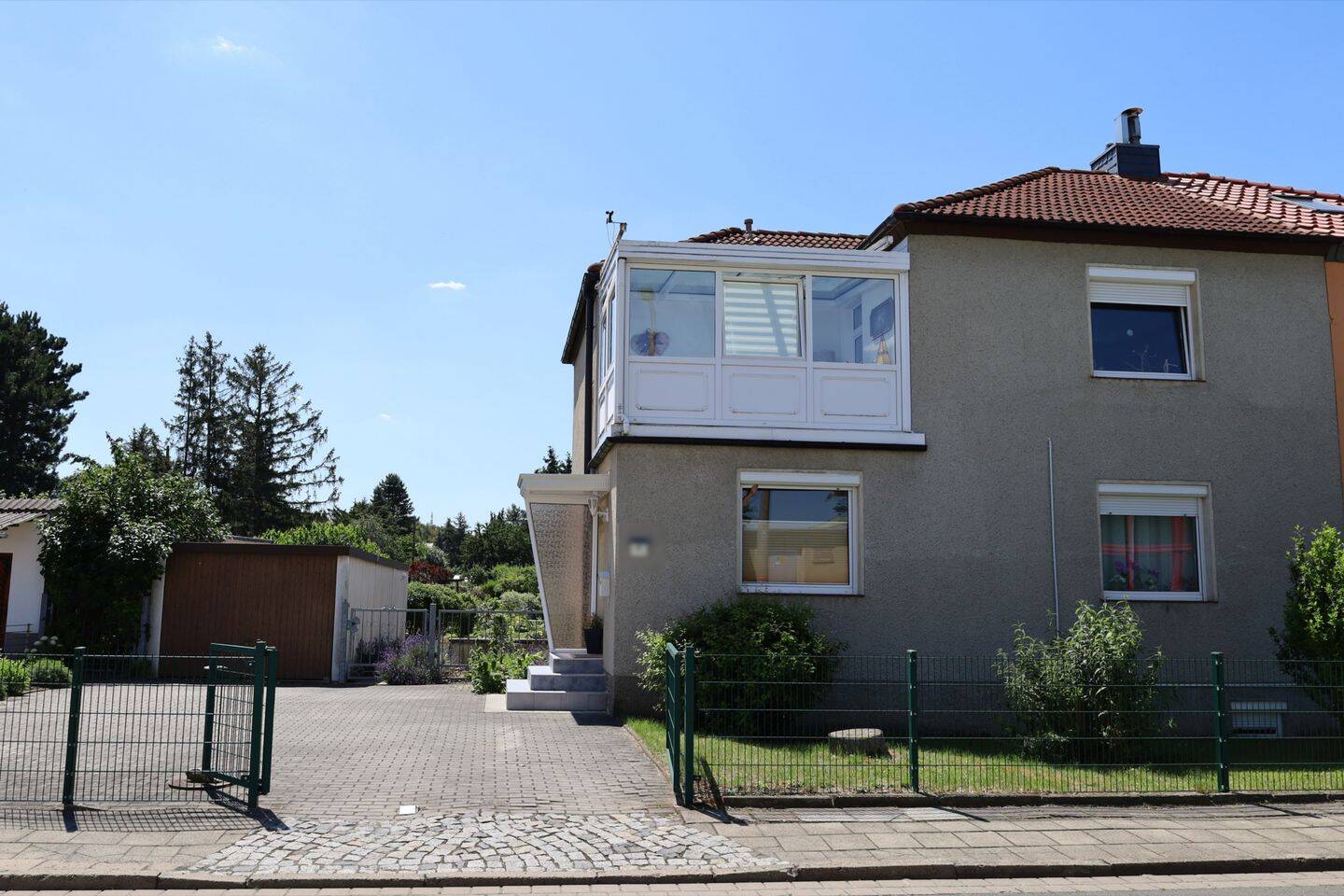 Schöne Doppelhaushälfte mit Pool und Garage in Halberstadt, 38820 Halberstadt