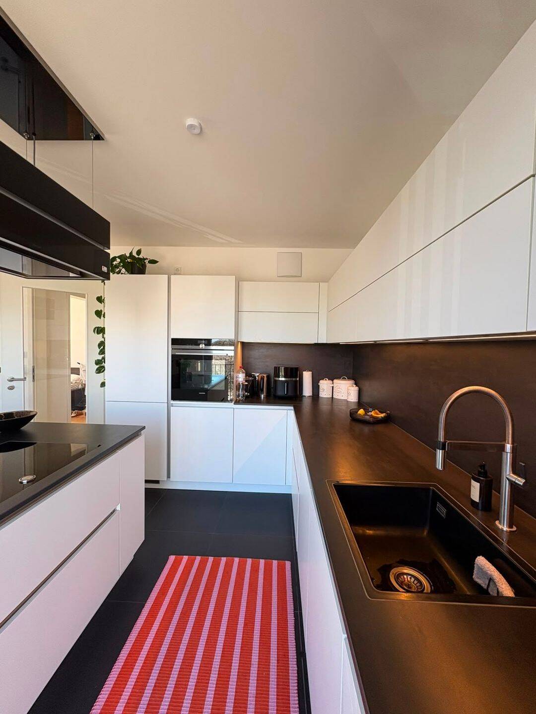 Stilvolle 3-Zimmer-Wohnung mit gehobener EBK und Balkon, 21077 Hamburg (Harburg)