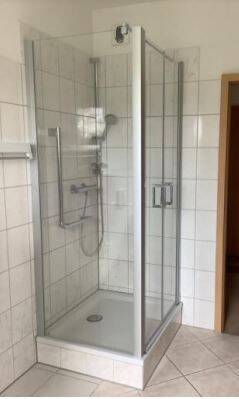 Geräumige 2-Raum-Wohnung mit DUSCHE ++ BALKON ++ ebenerdiger AUFZUG, 9122 Chemnitz (Hutholz Markersdorf Morgenleite Stelzendorf)