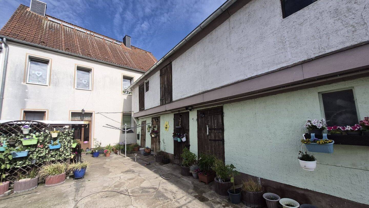 Zweifamilienhaus mit Nebengelass am Sportplatz in Barleben, 39179 Barleben