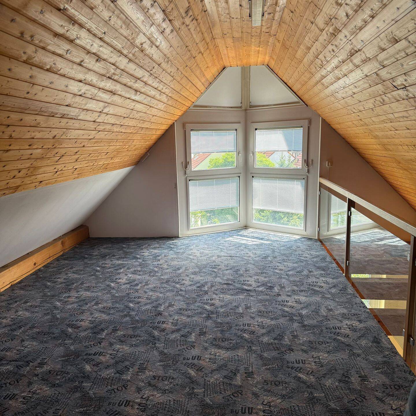 Ruhige Dachgeschosswohnung mit Galerie, 91074 Herzogenaurach
