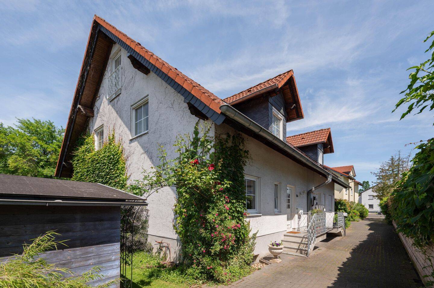 Licht, Raum und Lebensqualität – besondere Doppelhaushälfte mit Atelier und Gartenidylle, 51067 Köln (Mülheim Buchheim Dellbrück Holweide)