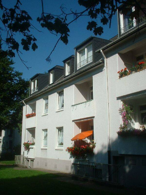 ** Modernisierte 2-Zi-DG-Wohnung in Frohnhausen**, 45144 Essen (Frohnhausen)
