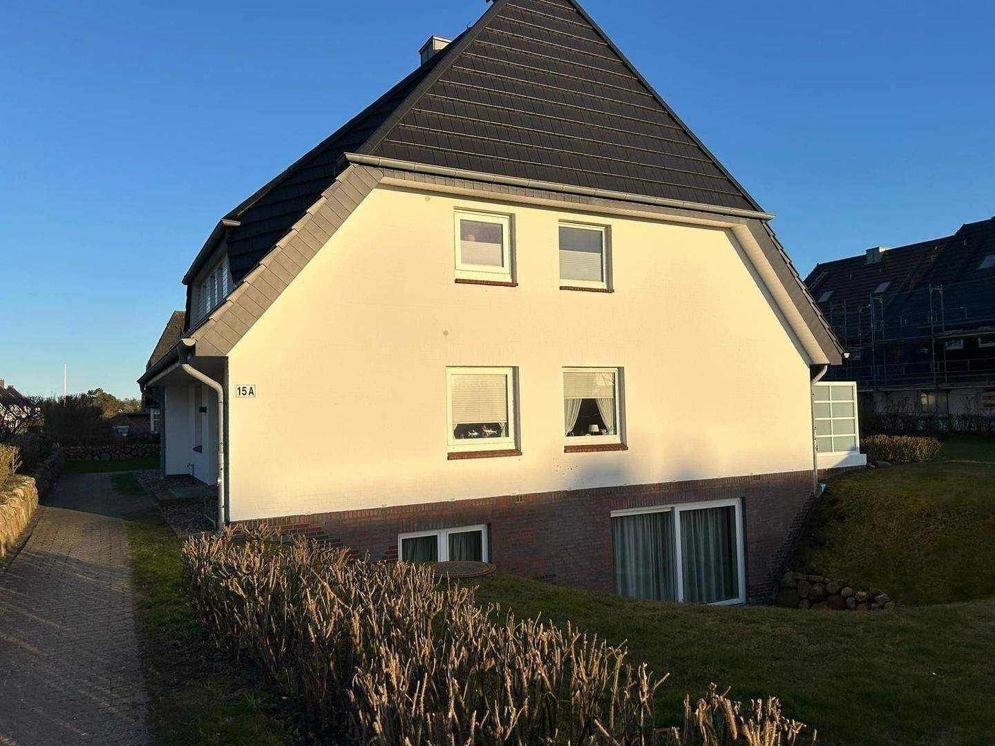 Strandnahe, courtagefreie 2,5 Zimmer-Eigentumswohnung mit Terrasse und PKW-Stellplatz in Wenningstedt/Syltz, 25996 Wenningstedt-Braderup (Sylt)