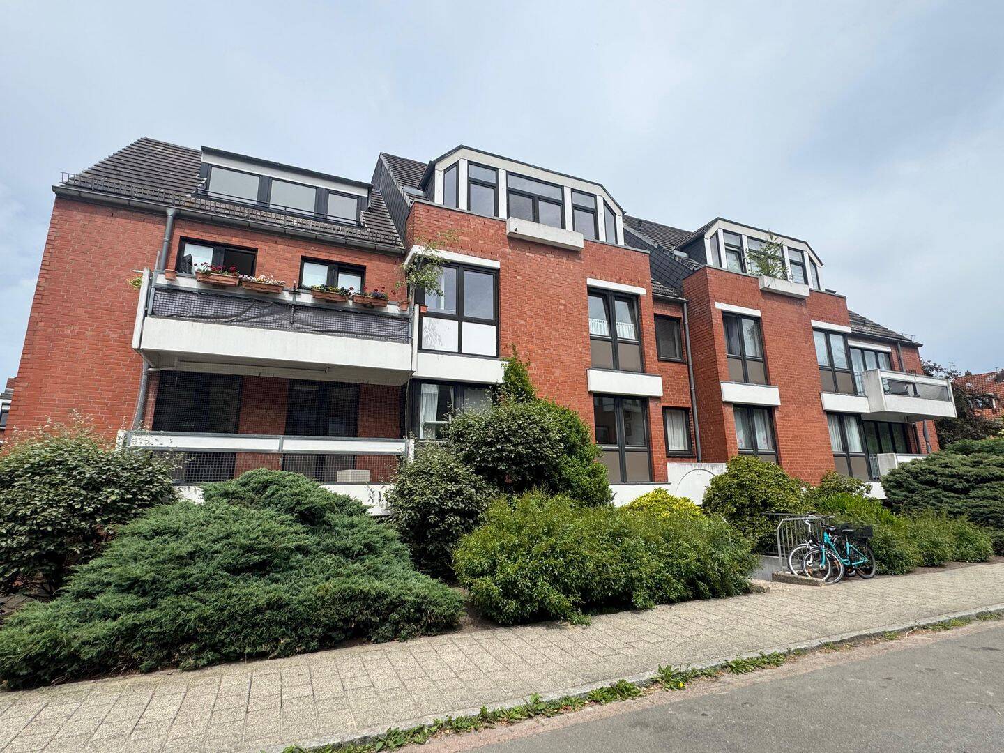 Sanierte Drei-Zimmer Maisonette-Wohnung mit Balkon in Schwachhausen, 28211 Bremen (Gete Radio Bremen Schwachhausen)
