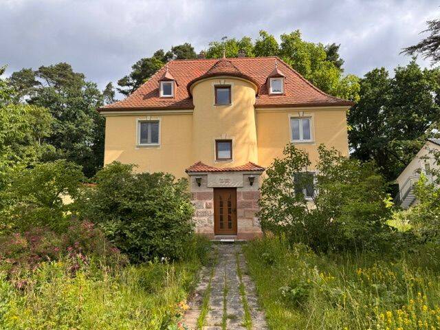 Charmante Villa mit großem Grundstück und Entwicklungspotenzial in 90556 Cadolzburg-Egersdorf, 90556 Cadolzburg
