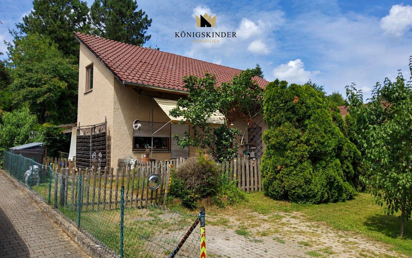 Herrliche 3,5-ZI.-EG-Wohnung mit zauberhaftem Gartenanteil, Stellplatz, Hobby-u. Kellerraum u.v.m., 71522 Backnang