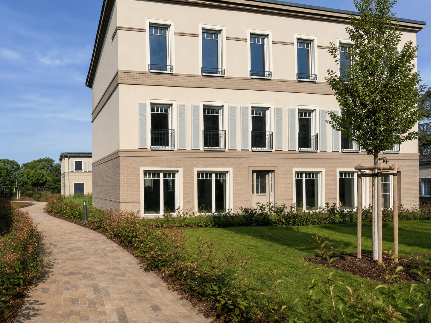 Exklusiver Wohn(t)raum – Haus-in Haus mit Hobbyebene und Privatgarten