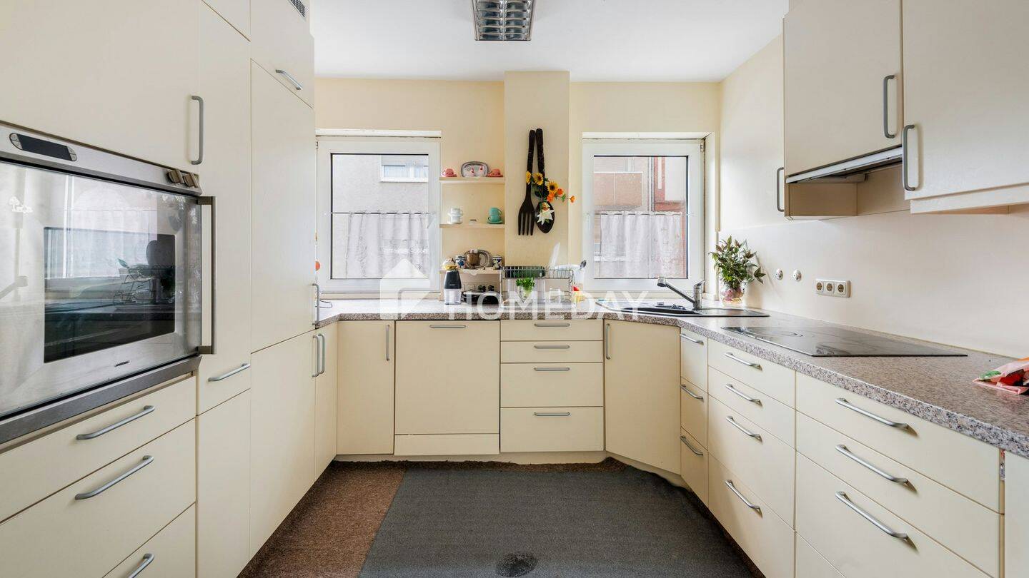 Gepflegte 3-Zimmer-Eigentumswohnung mit Südwest-Balkon & außergewöhnlicher Stellplatzsituation, 65187 Wiesbaden (Biebrich Wiesbaden)