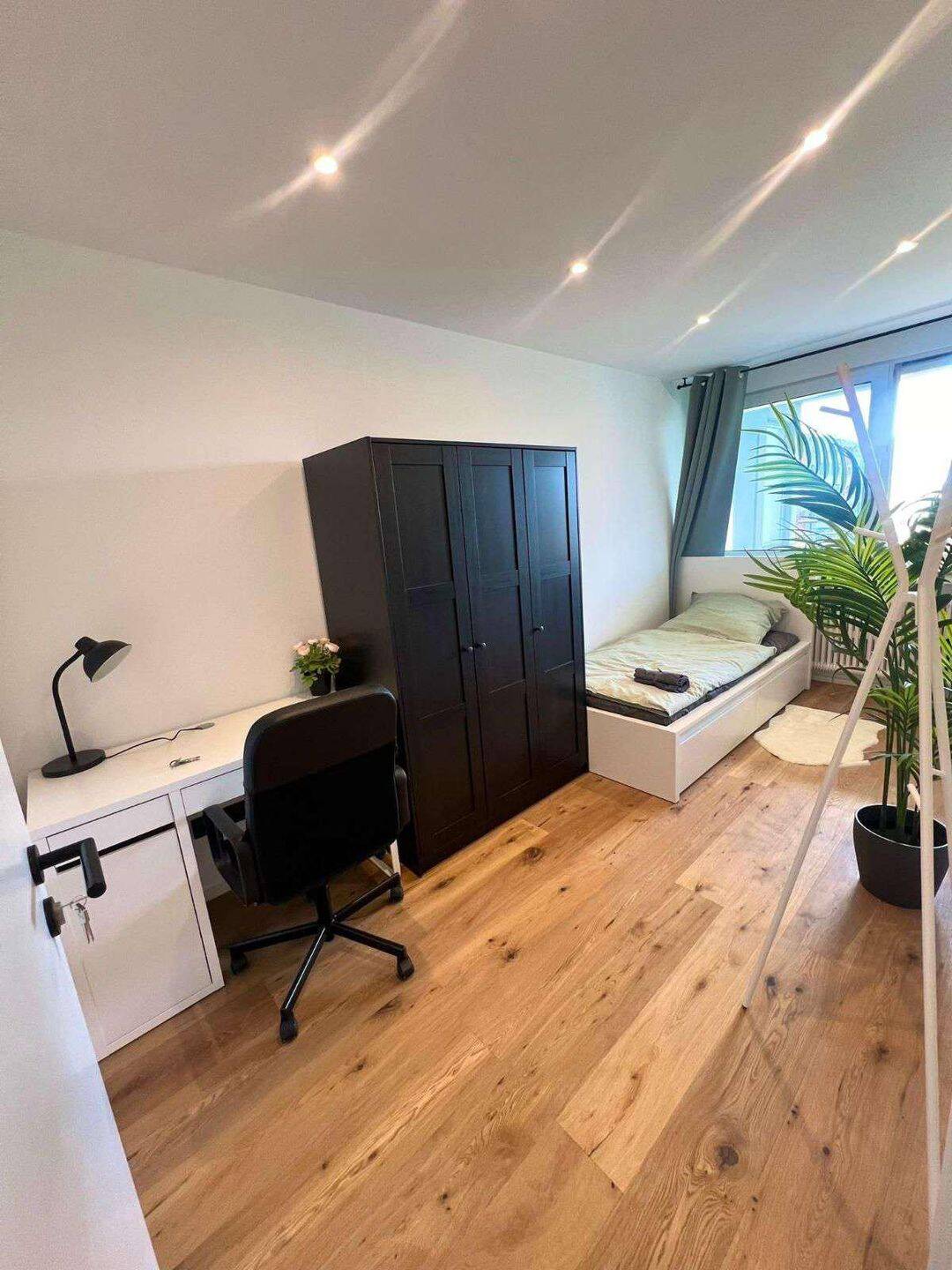Zimmer frei – möbliert in moderner, sanierter Wohnung, 81735 München (Berg am Laim Ramersdorf-Perlach Trudering-Riem)
