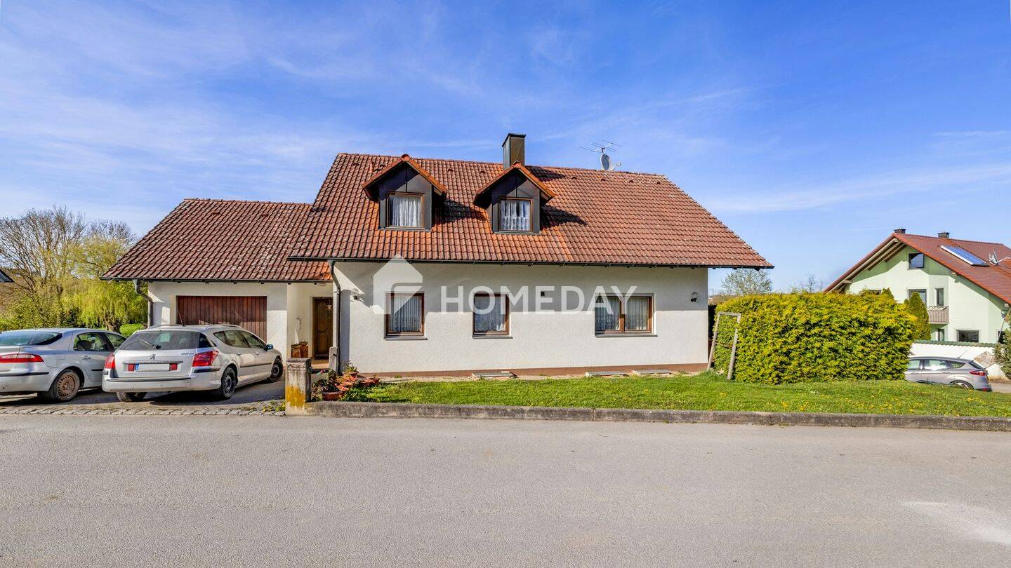 Ab Oktober bezugsfrei: Charmantes 3-Parteienhaus in ruhiger Hanglage mit Garten & Terrasse, 84048 Mainburg