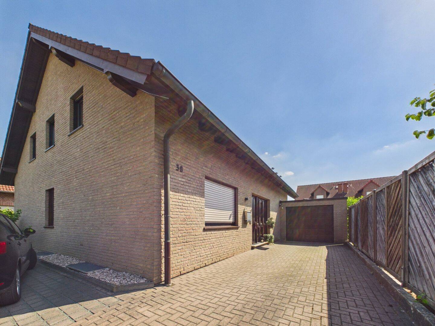 Stilvoll modernisierte Dachgeschosswohnung mit hochwertiger Ausstattung und sonnigem Balkon, 59063 Hamm (Berge Hamm-Mitte Lohauserholz Rhynern Westtünnen)