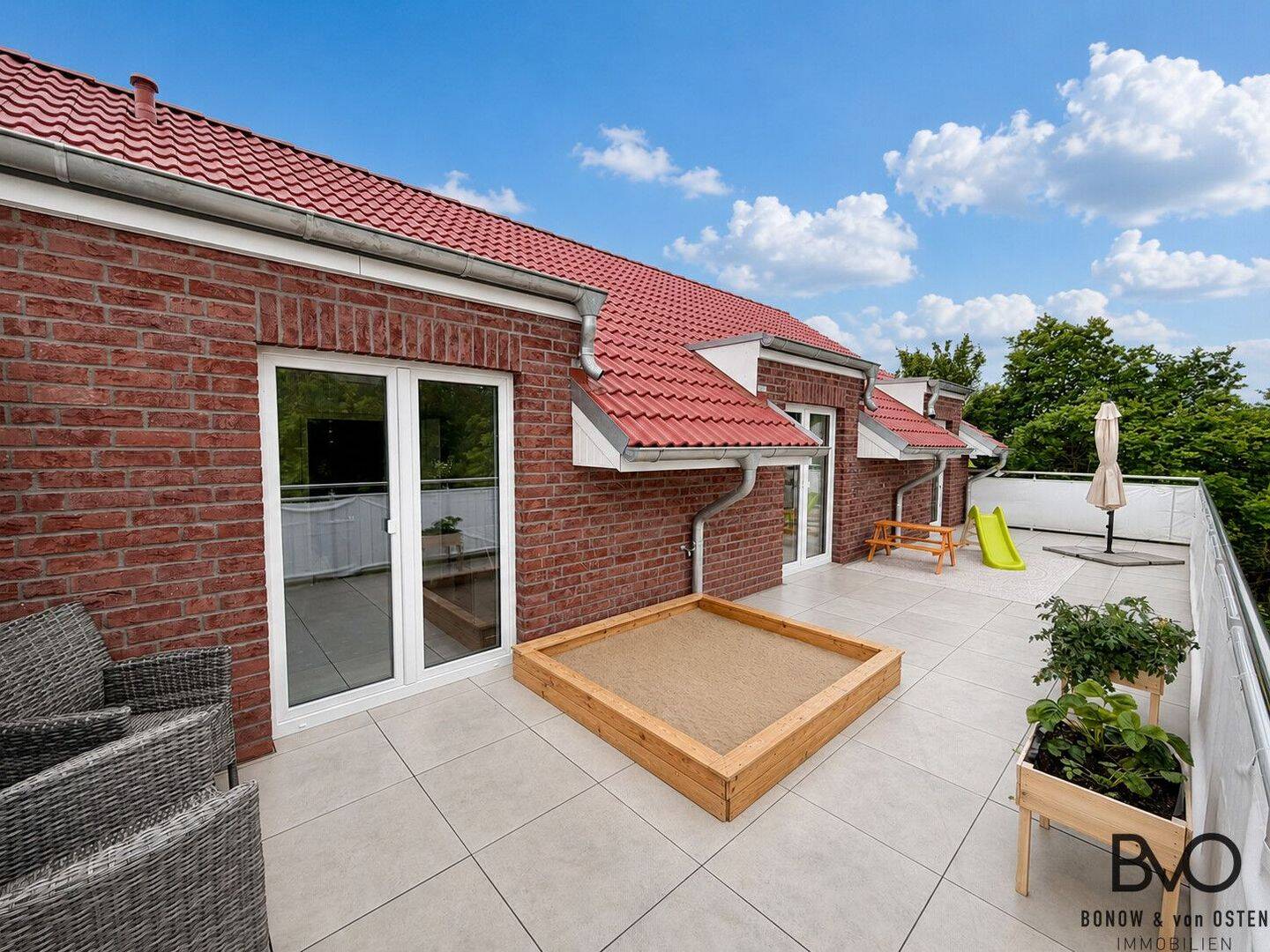 Neubau: Vier-Zimmer-Wohnung mit Dachterrasse und Stellplatz, 24321 Lütjenburg