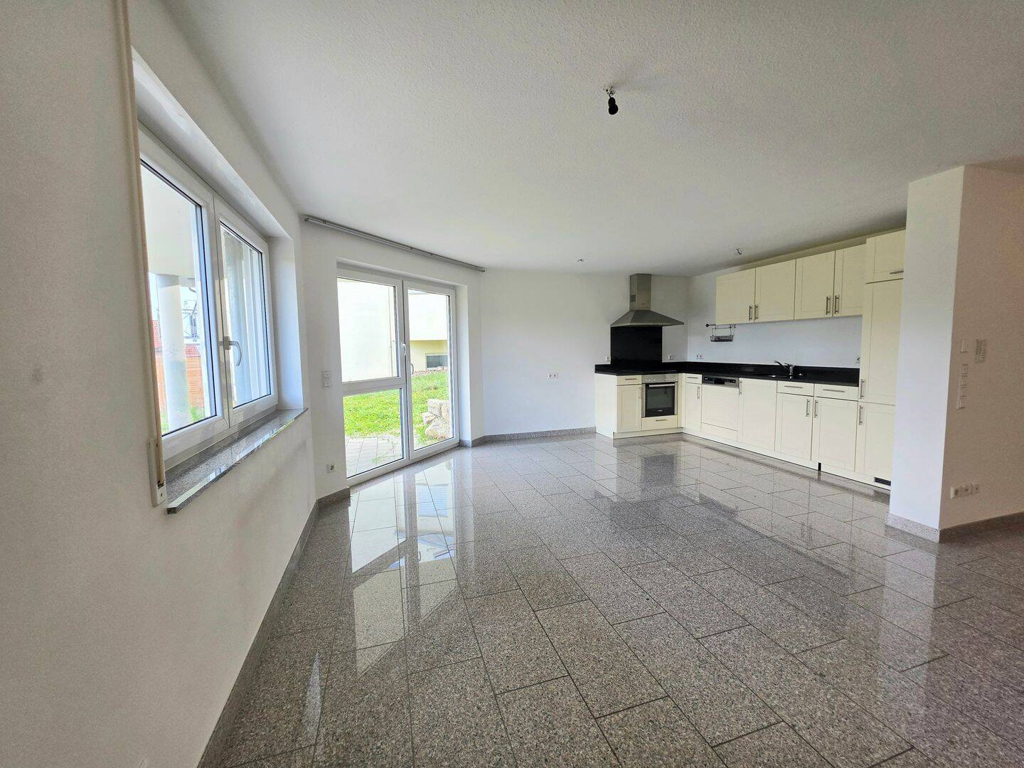 3-Zimmer Wohnung mit Garten, Terrasse, Stellplatz, 72406 Bisingen