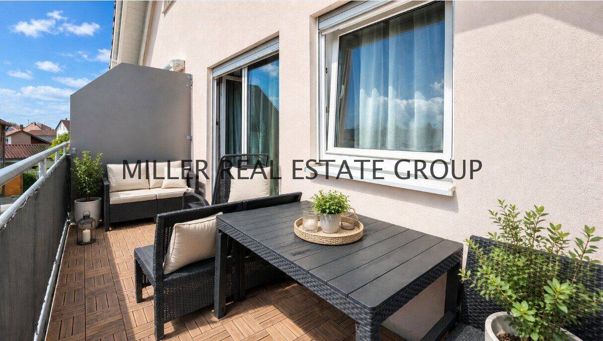 Großzügige 5-Zimmer-Maisonette-Wohnung mit Balkon und zwei Stellplätzen in gefragter Lage von Kösching bei Ingolstadt, 85092 Kösching