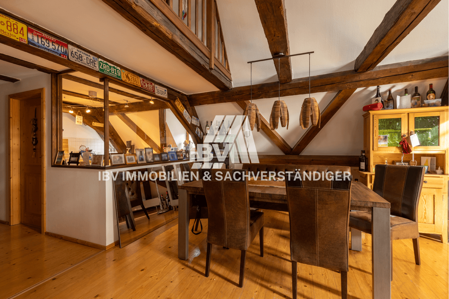 Wohnen im historischen Altbau: Dachgeschoss-Galerie-Wohnung, 92224 Amberg