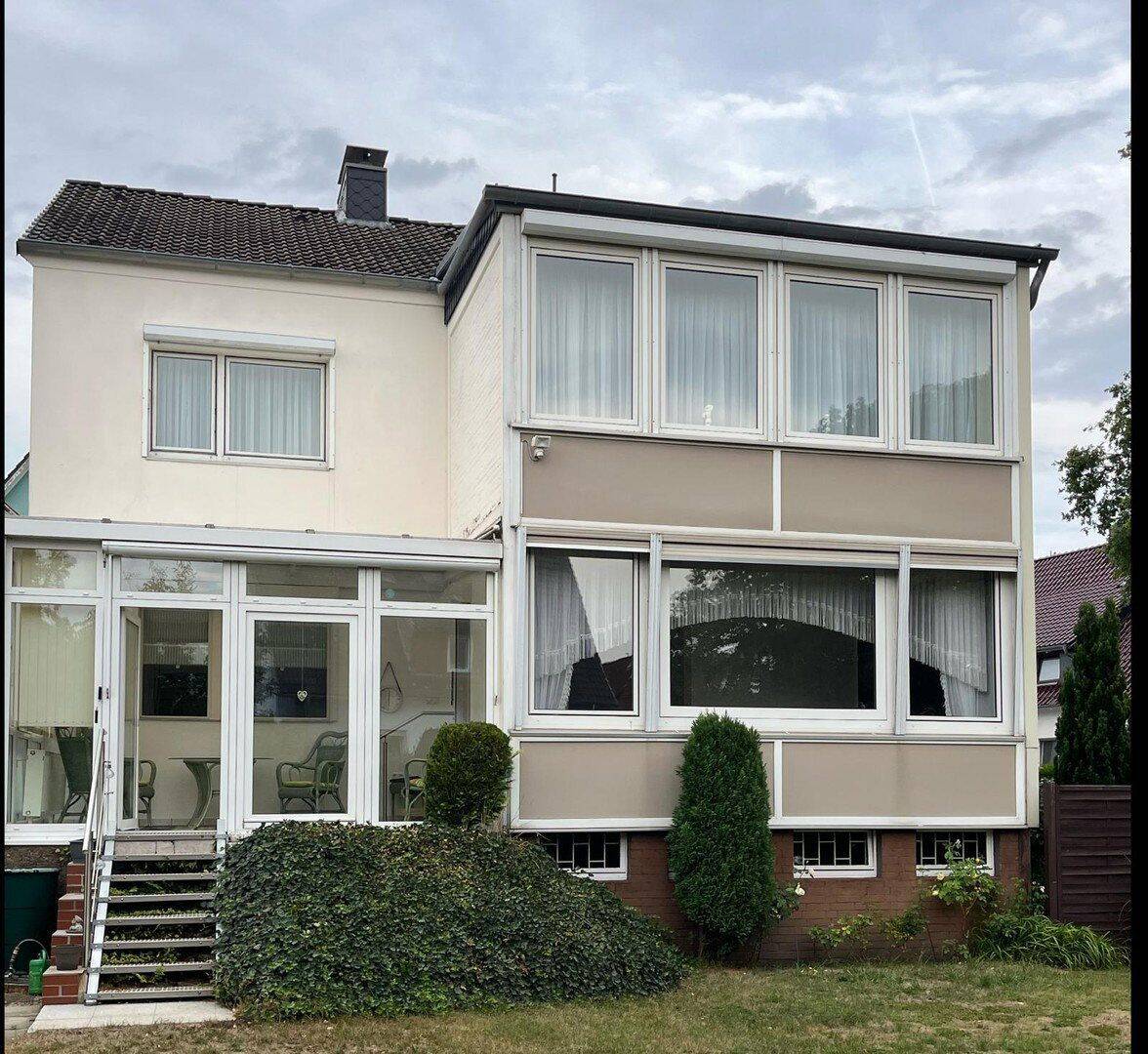Provisionsfrei: Haus – Zweifamilienhaus – 2 Wohnungen – 2 Garagen – voll unterkellert, 30419 Hannover