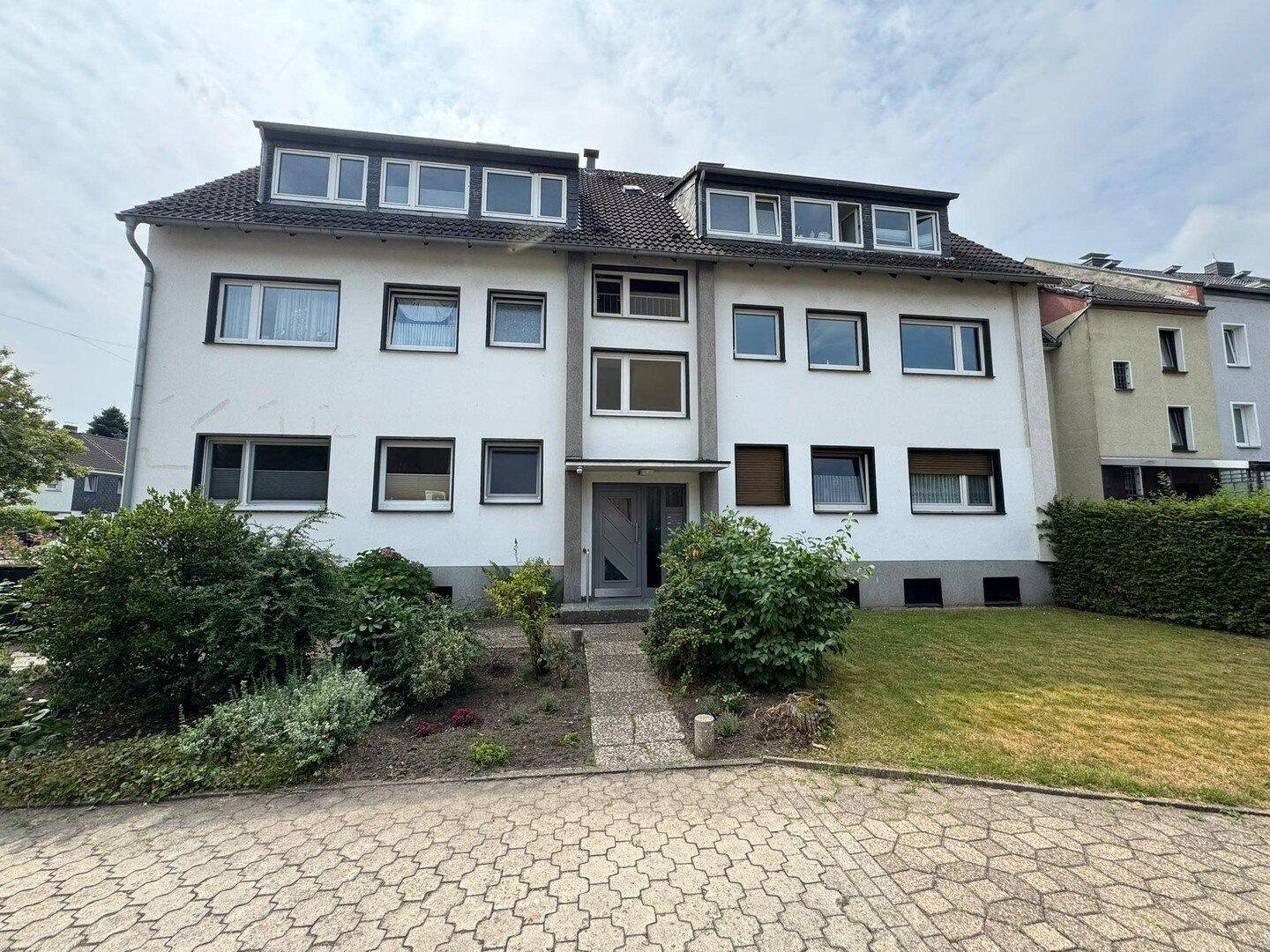 Gemütliches Zuhause für die ganze Familie – helle 3,5-Zimmer-Dachgeschosswohnung in Essen-Borbeck, 45355 Essen (Bergeborbeck Bochold Borbeck-Mitte)