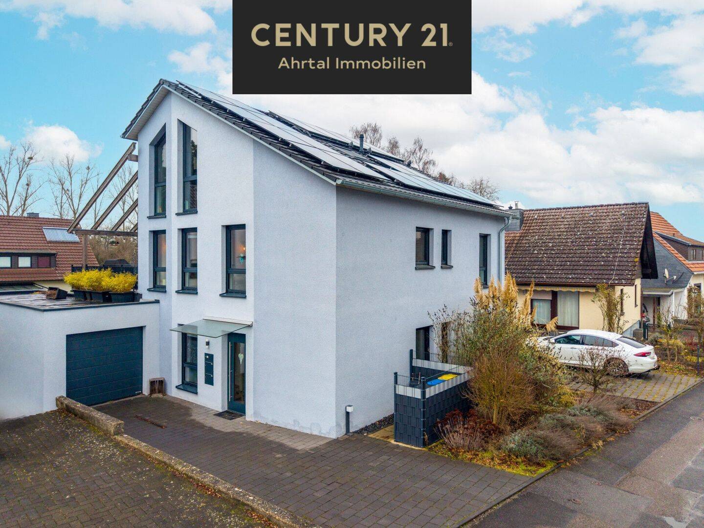 Modernes Wohnen mit eingebauter Finanzierungshilfe: 237 m² Wohntraum inklusive Mieteinnahmen!, 53501 Grafschaft