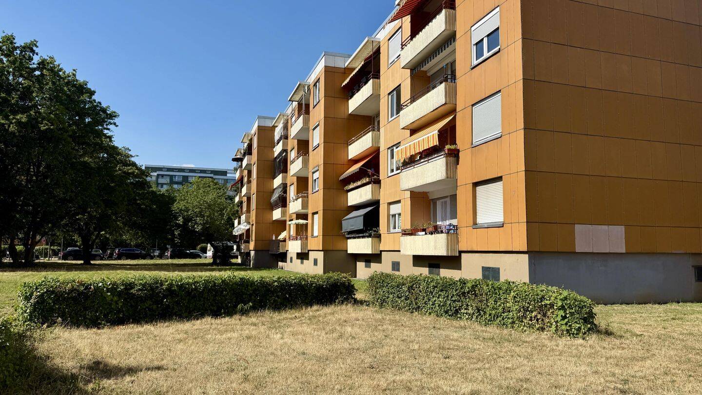 4-Zimmer-Wohnung mit Balkon und zwei Stellplätzen in Frankfurt-Nied, 65934 Frankfurt am Main (Höchst Nied)