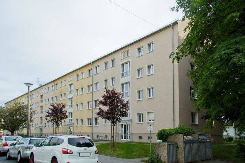 Top sanierte Wohnung mit Dusche und Balkon für Rentner*innen., 1187 Dresden