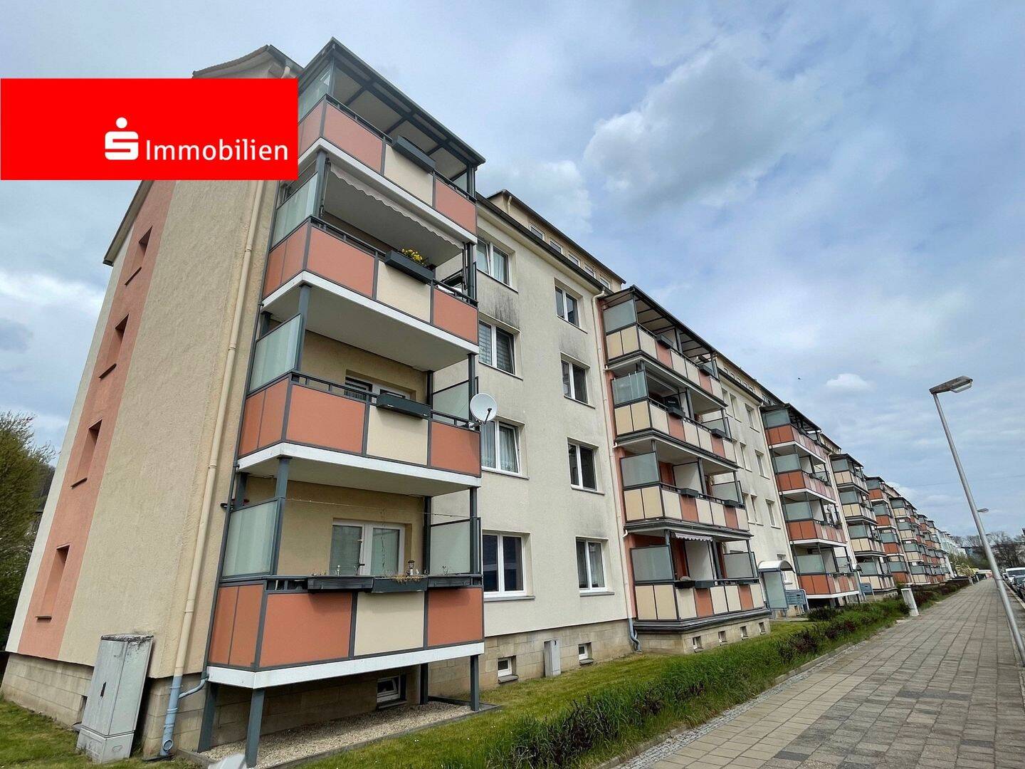 Gemütliche Dachgeschoßwohnung mit Einbauküche, 7548 Gera