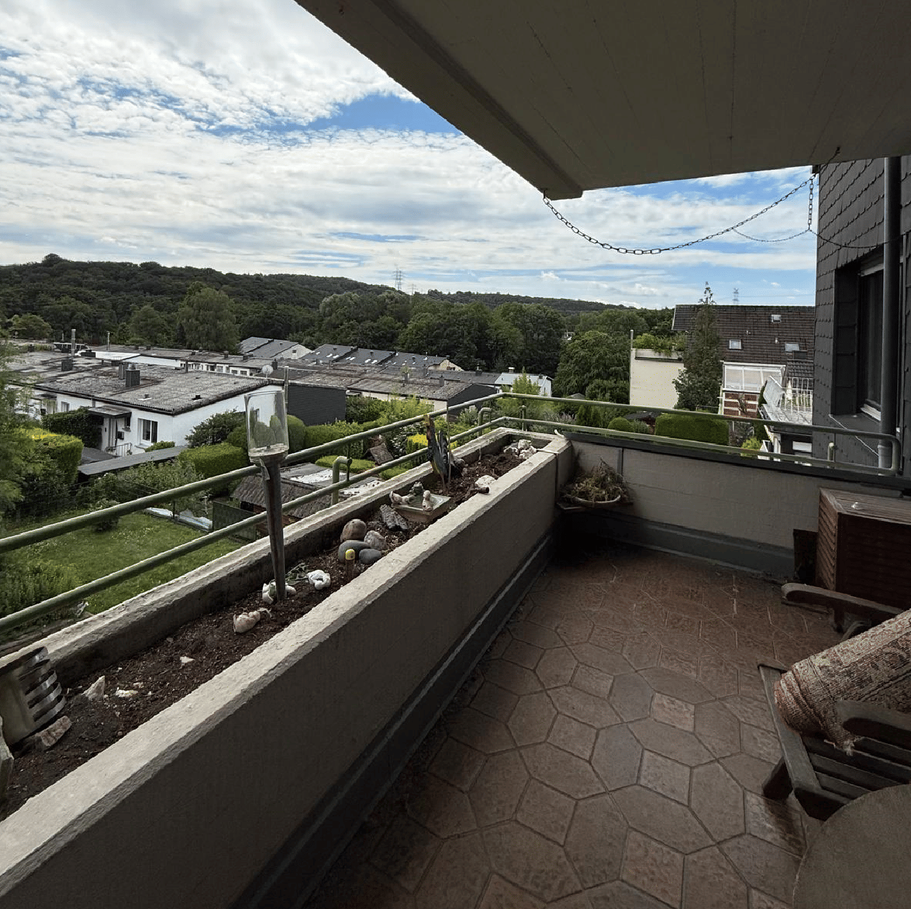 Komfortabel und bequem im 1. OG mit Balkon, Einbauküche und 2 Kfz.-Stellplätze!, 58313 Herdecke