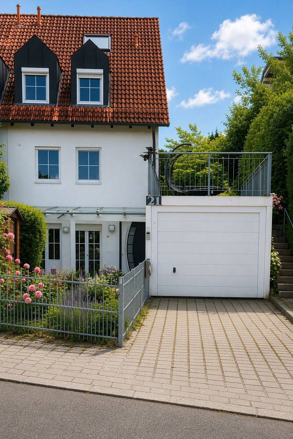 Sofort bezugsfreie DHH am Moniberg – | Fernblick | Dachterrasse | Sauna | provisionsfrei, 84028 Landshut (Altstadt Peter und Paul)