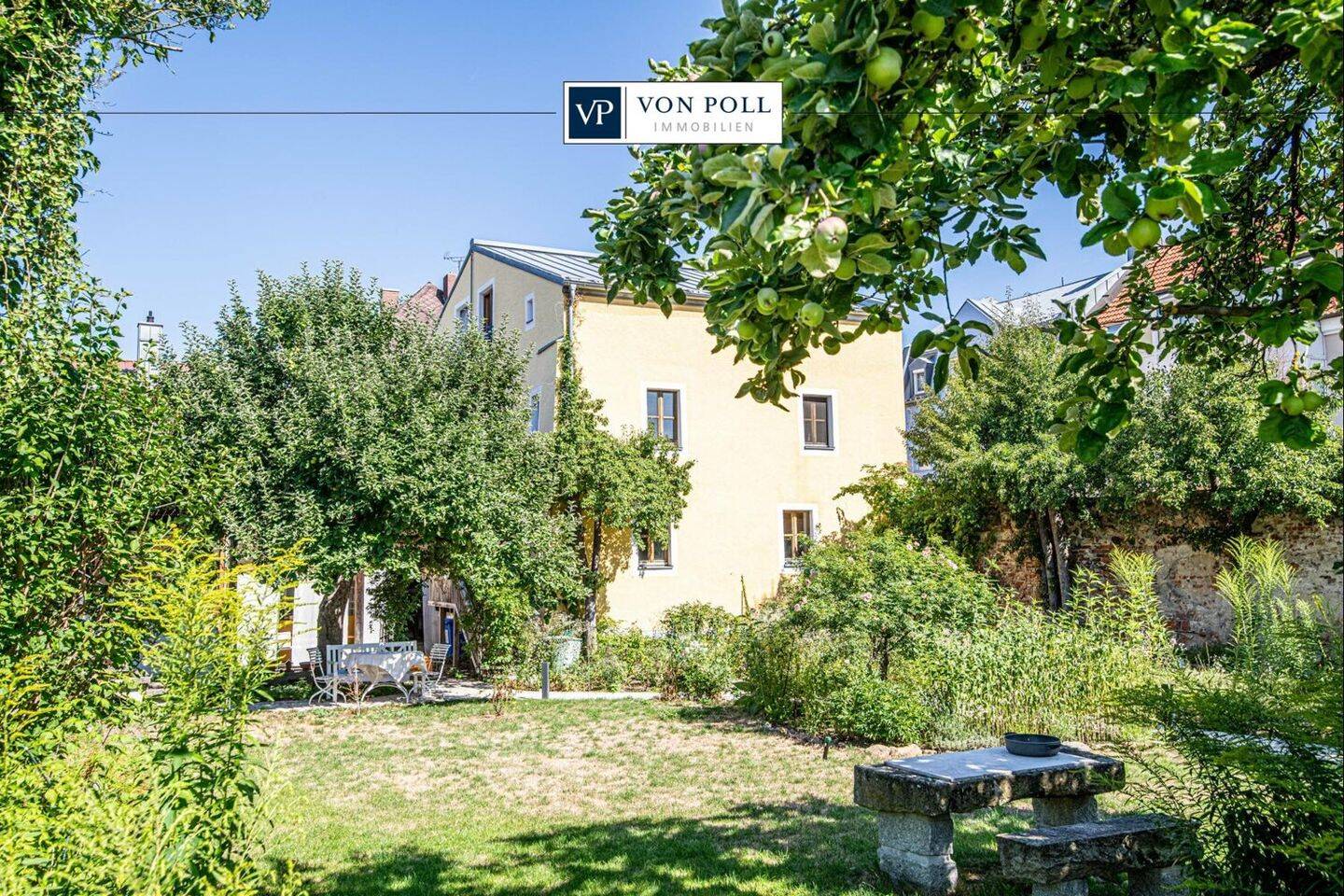 Ein Zuhause mit Geschichte, Charakter und mediterranem Gartenparadies mitten in Cham, 93413 Cham
