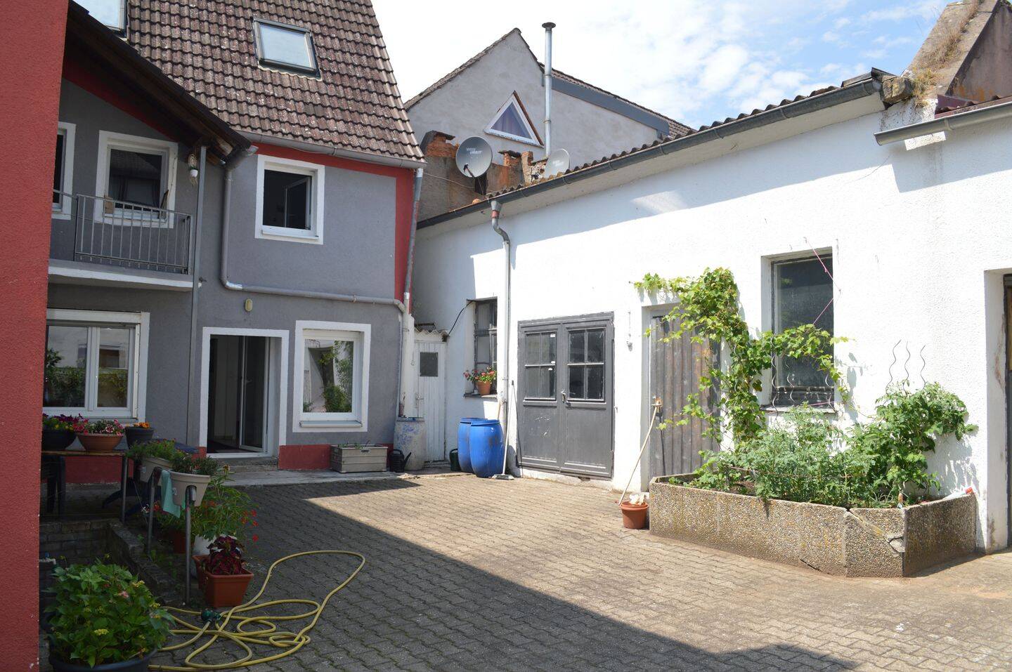 Zentrales Mehrfamilienhaus mit Gewerbeeinheit, Lagerflächen und vielseitigem Nutzungspotenzial, 91717 Wassertrüdingen