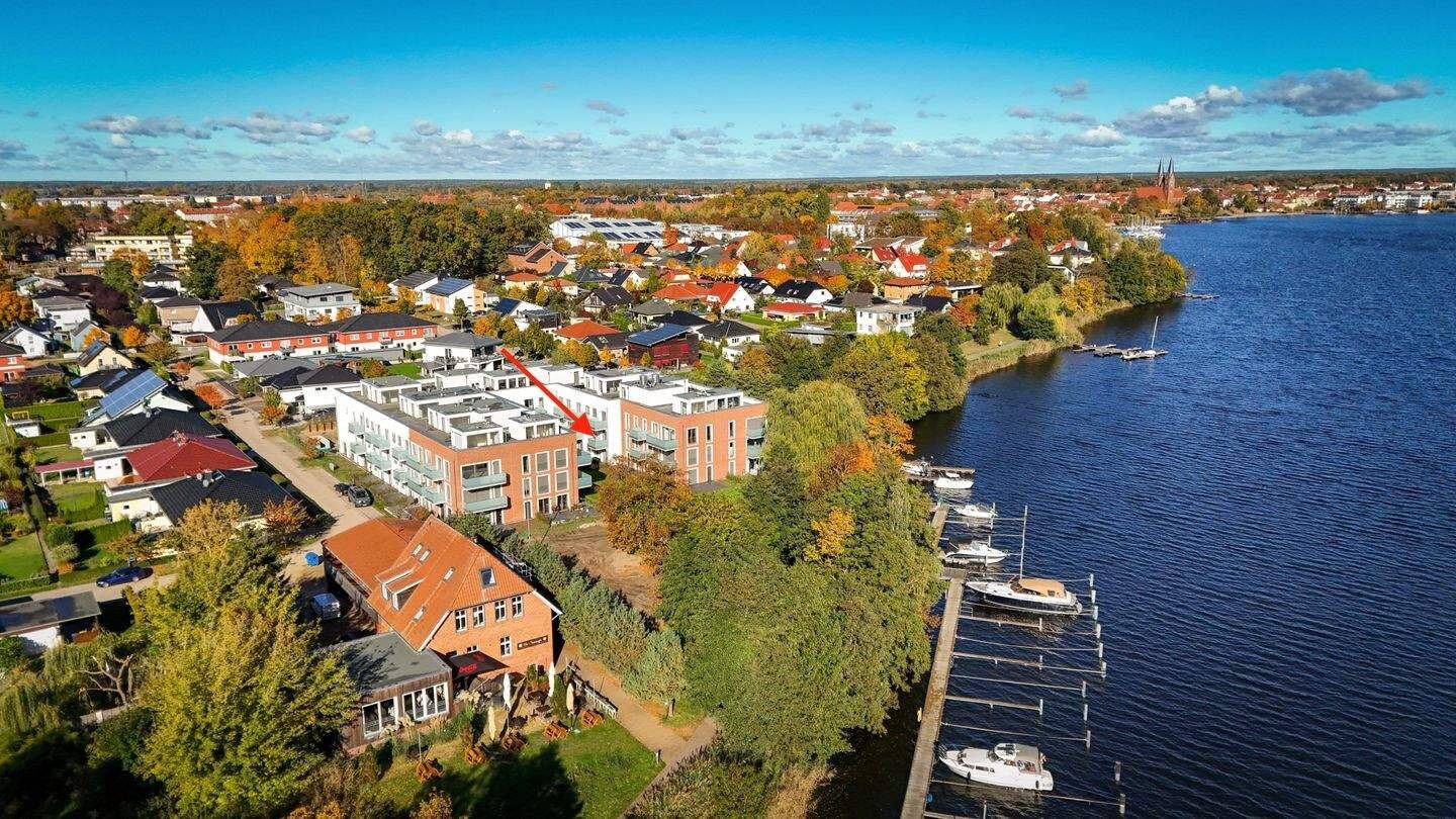 Helle Ferienwohnung am Ruppiner See inkl. Tiefgaragenstellplatz, 16816 Neuruppin