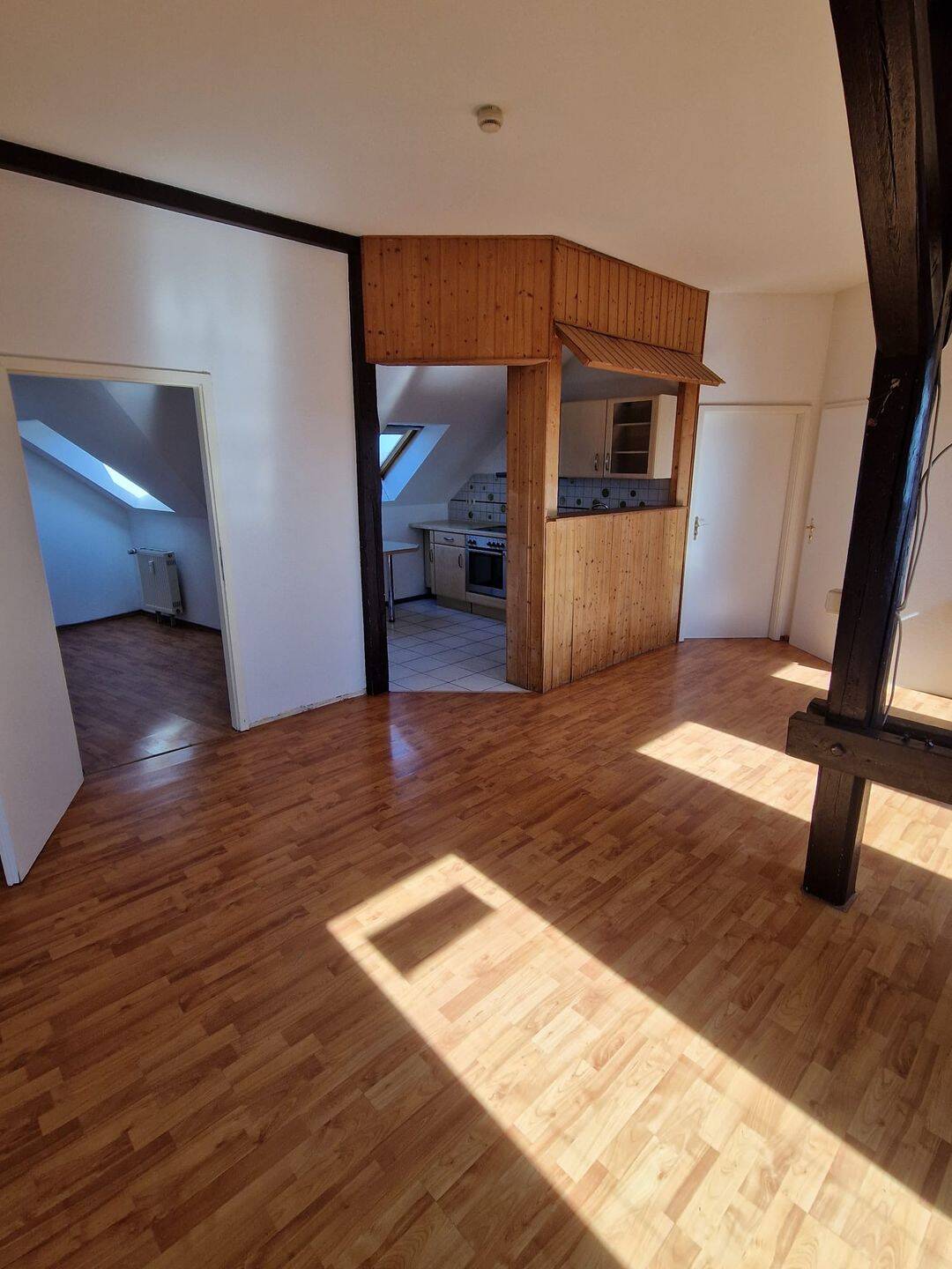 Helle 3-Zimmer-Wohnung mit großzügigem Wohnbereich in Arnstadt, 99310 Arnstadt