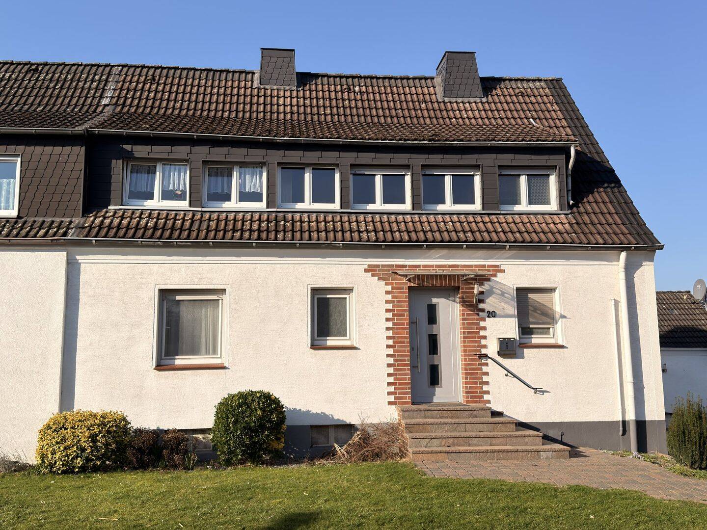 Doppelhaushälfte mit Garten und Garage in Unna-Massen, 59427 Unna