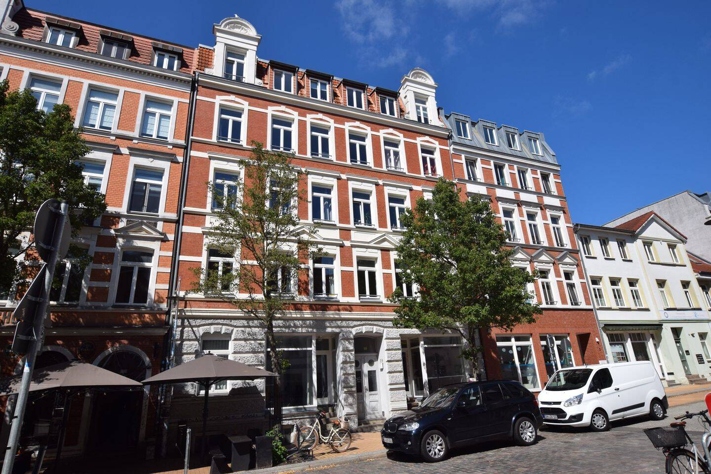 Laminatboden, Wannenbad, EBK und Balkon – Wohnen in der Innenstadt, 19055 Schwerin