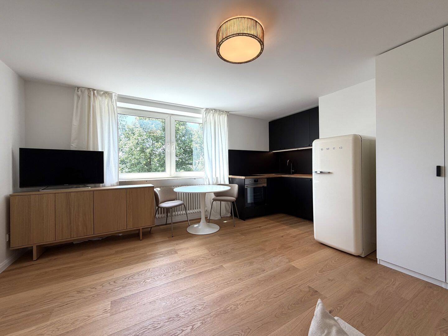 Sofort frei: Renoviertes Apartment mit Blick ins Grüne, 81477 München (Thalk. Obersendl.-Forsten-Fürstenr.-Solln)