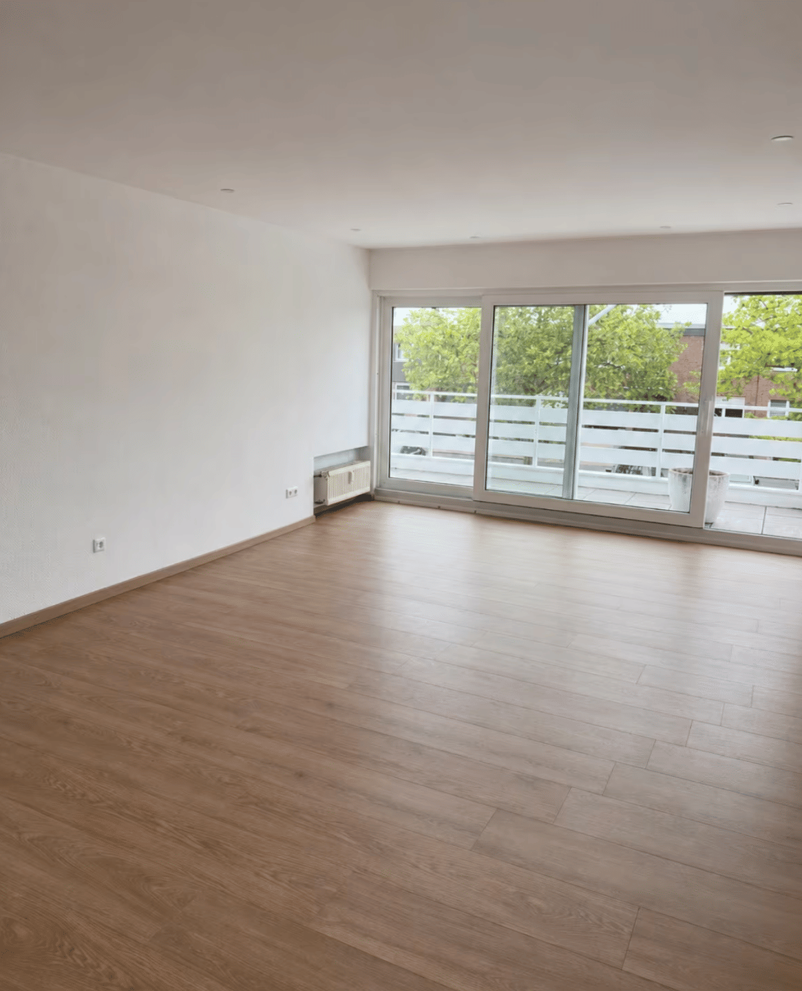 Modernisierte 2,5-Zimmer-Wohnung mit großem Westbalkon, Klimaanlage und Einbauküche in Herten, 45701 Herten