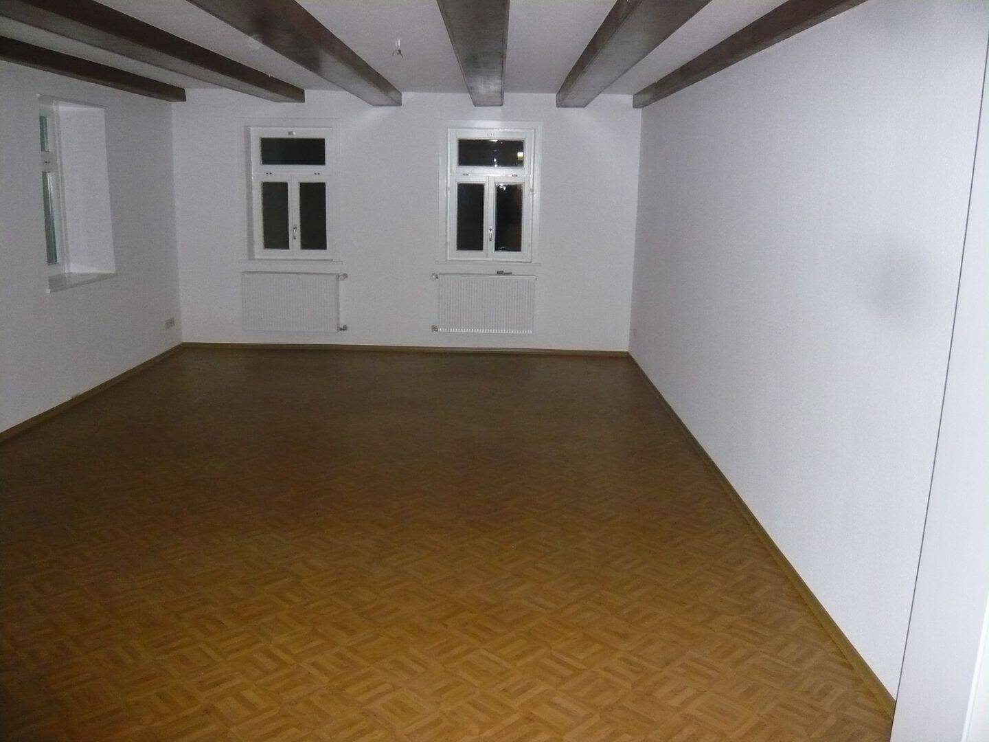 Große 3 Zimmer-Wohnung mit zwei Stellplätzen – ohne Balkon!!!, 97990 Weikersheim