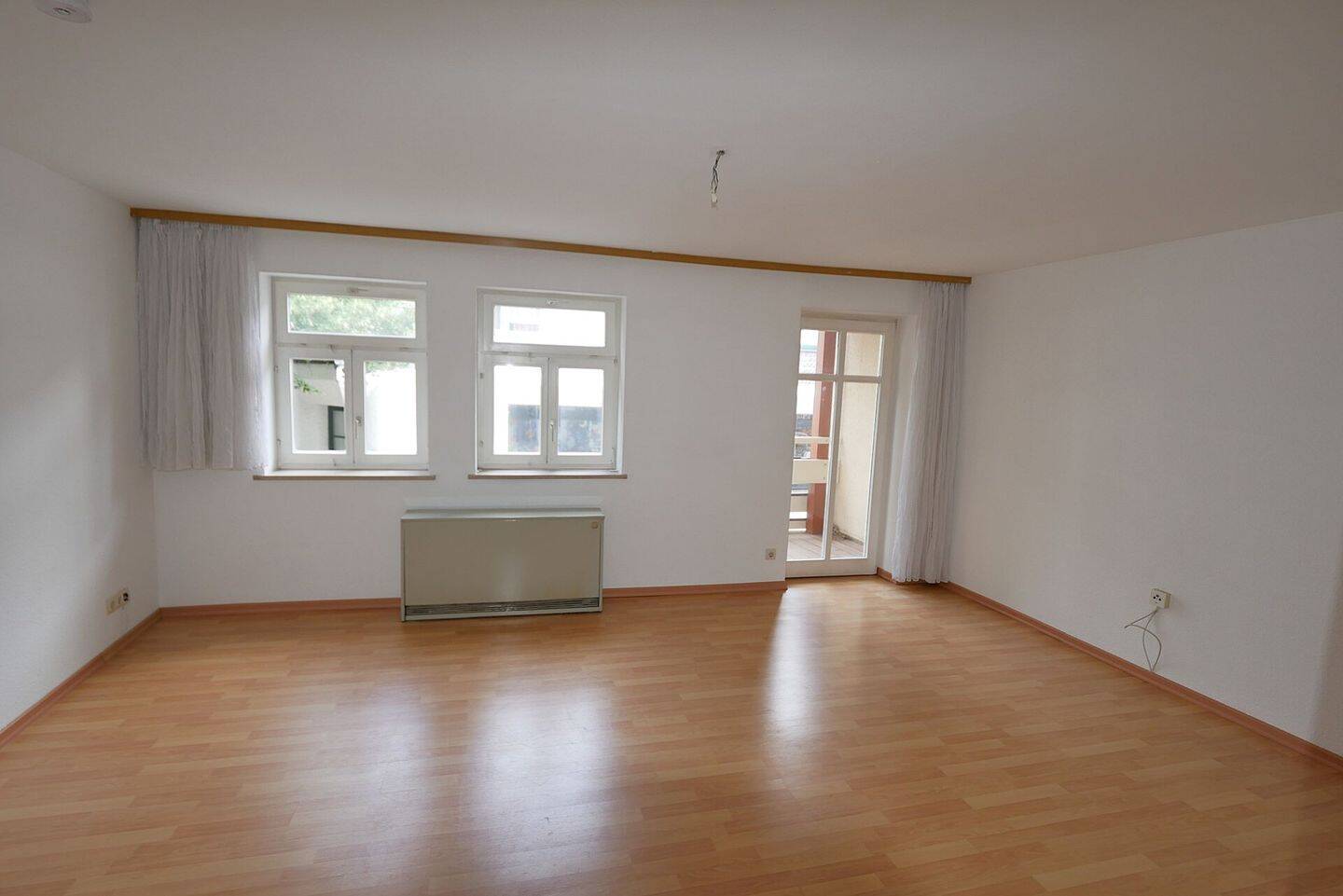 Schönes City-Apartment mit Balkon und eingerichteter Küche, 96450 Coburg