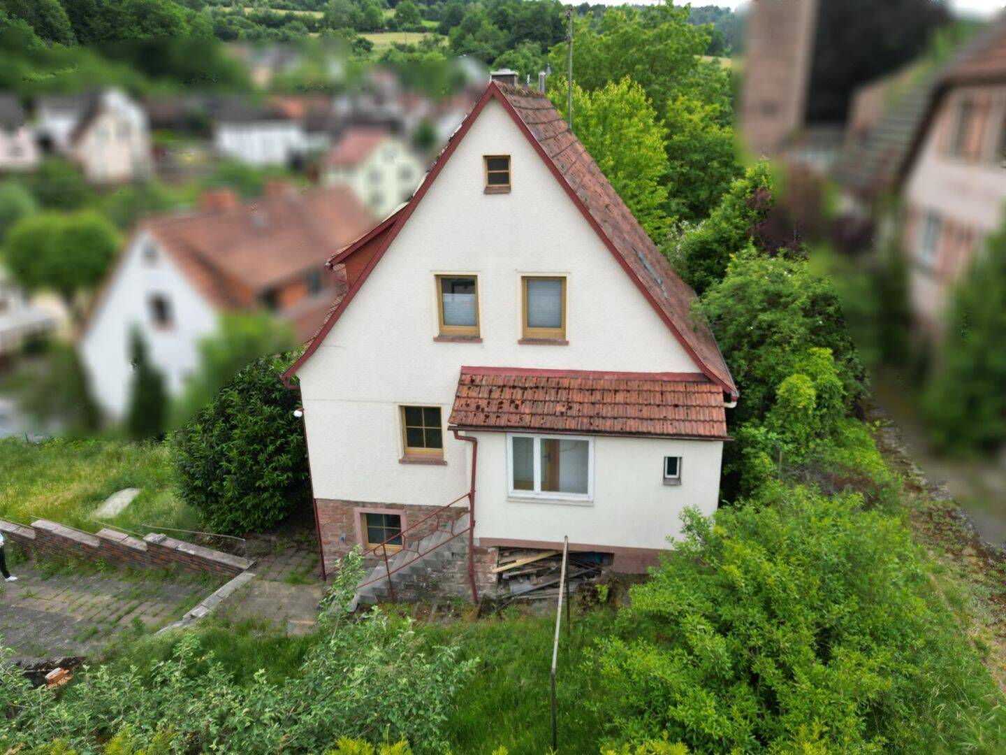 Solide Basis für Ihr Eigenheim – Haus mit begonnenen Modernisierungen, 97859 Wiesthal