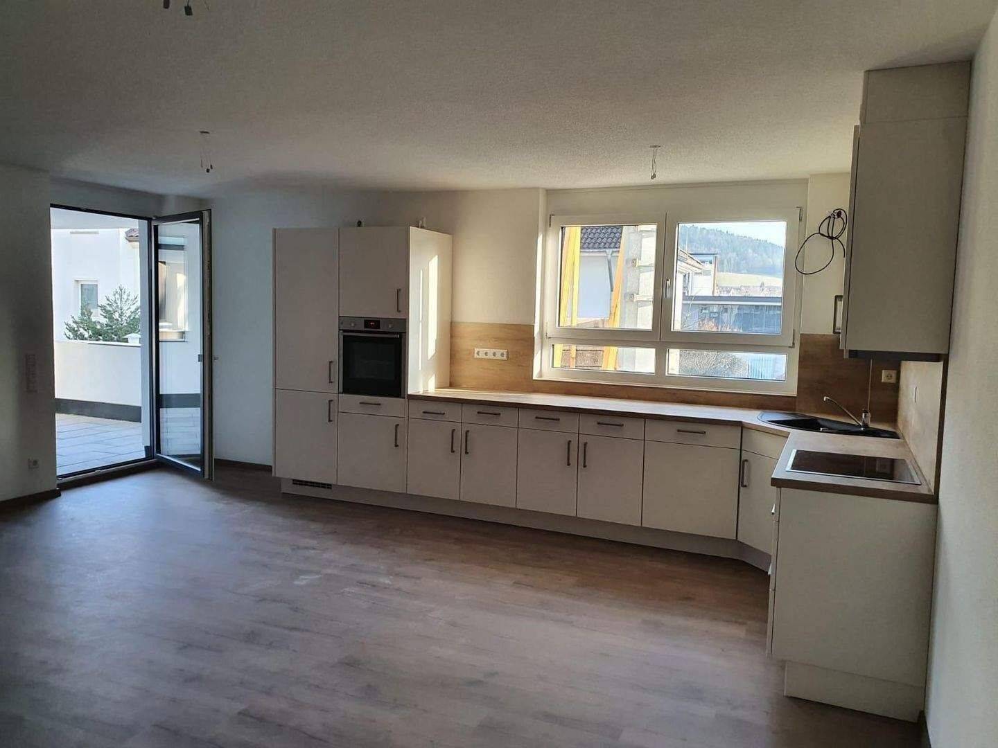 Neuwertige 3-Zimmer-Zimmer-Wohnung mit EBK und TG-Stellplatz zu vermieten, 78532 Tuttlingen