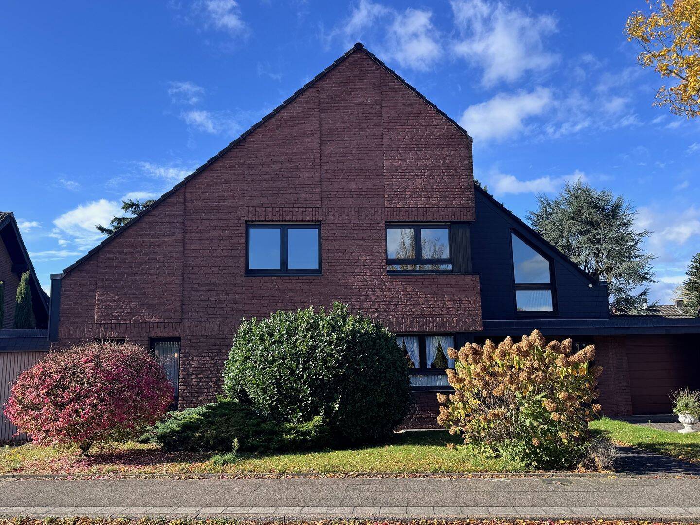 Attraktives Zwei bis Dreifamilienhaus Am Geldermannshof, 47441 Moers