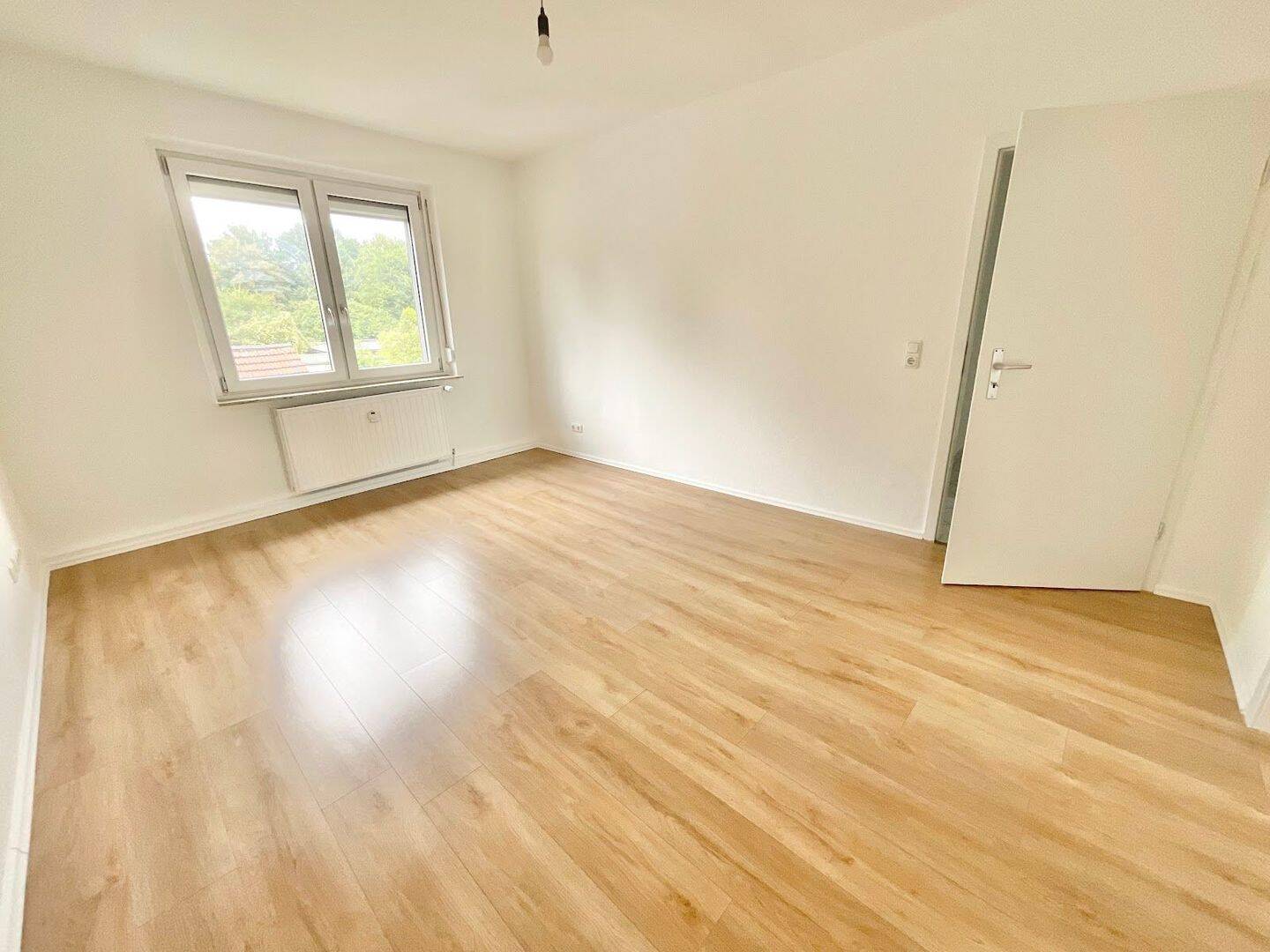 Lichtdurchflutete 2-Zimmer-Wohnung mit großer Küche!, 45355 Essen (Bergeborbeck Bochold Borbeck-Mitte)