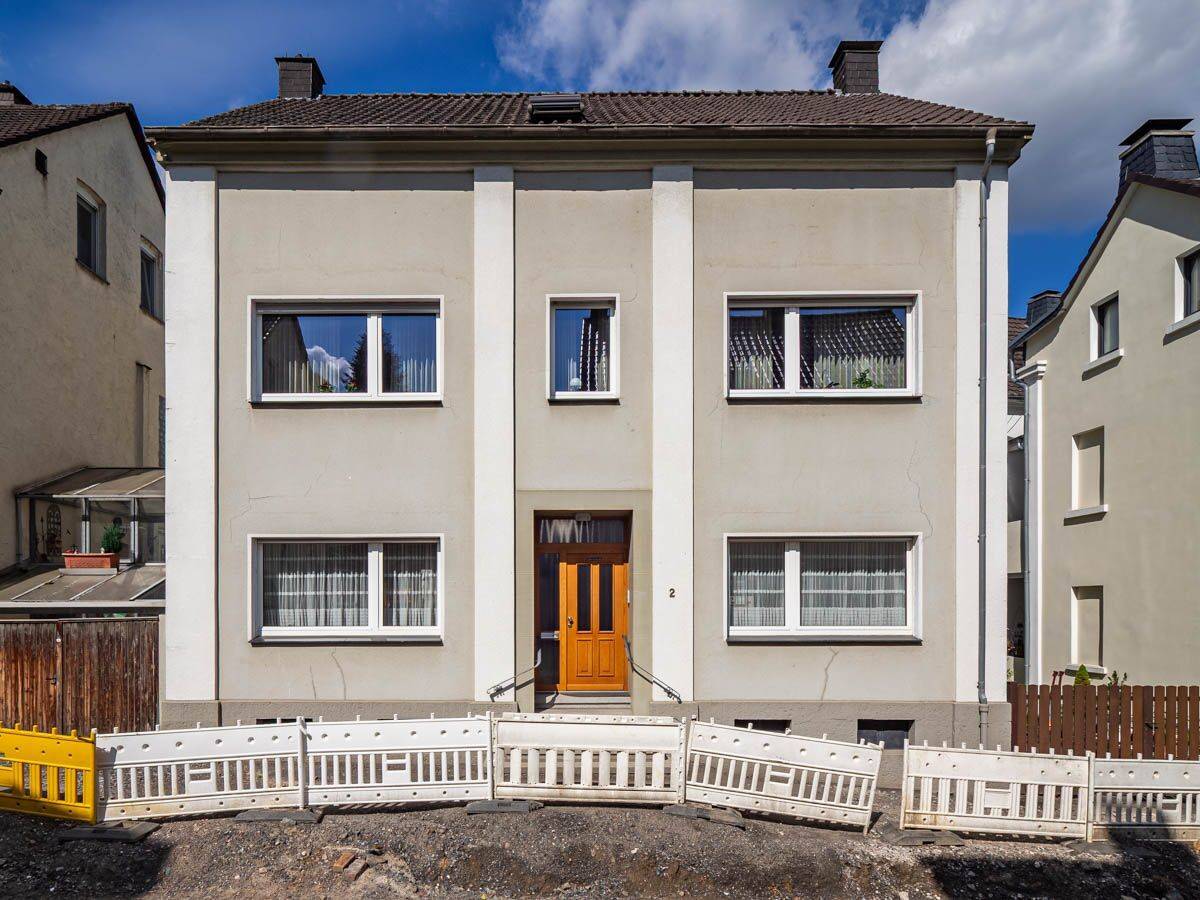 Großzügiges Einfamilienhaus/ Zweifamilienhaus mit Doppelgarage in bester Innenstadtlage von Neheim!, 59755 Arnsberg
