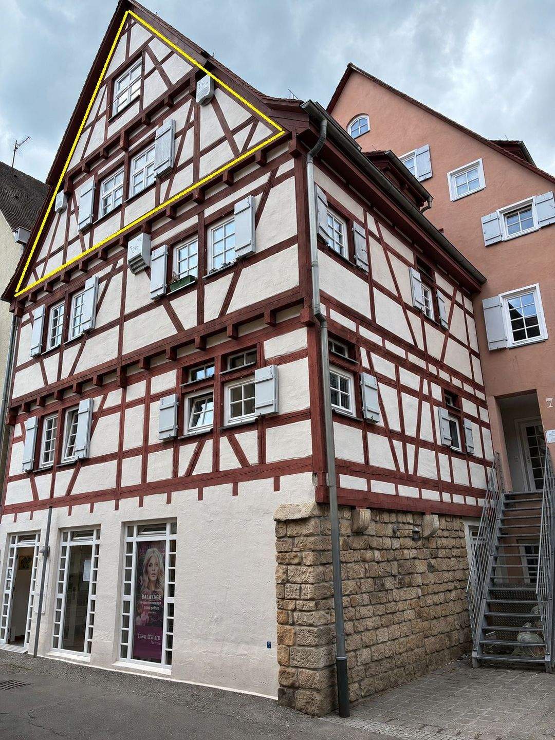 Sehr schöne 3-Zimmer-DG-Wohnung in zentraler Lage mit Loggia, 72070 Tübingen