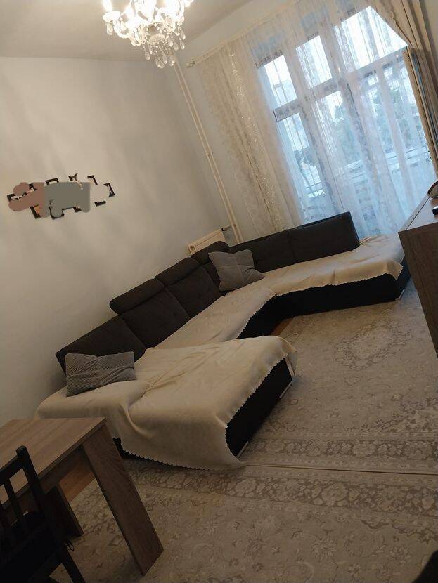 Altbau – Helle 2 Zimmerwohnung im Vorderhaus mit Balkon, 12043 Berlin (Neukölln)