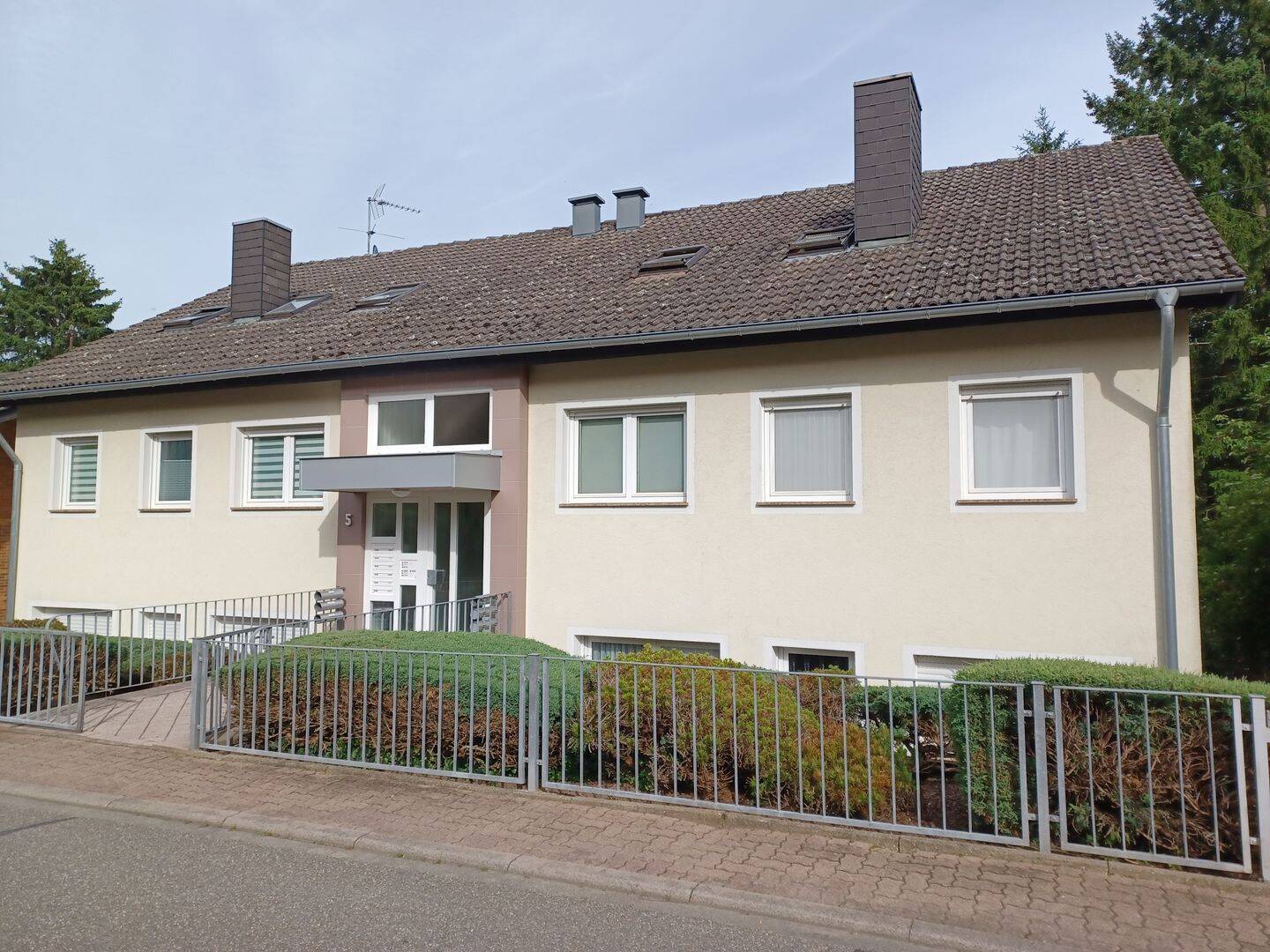 Gepflegtes 6-Familienhaus in ruhiger Anliegerstraße in 76307 Karlsbad-Auerbach, 76307 Karlsbad