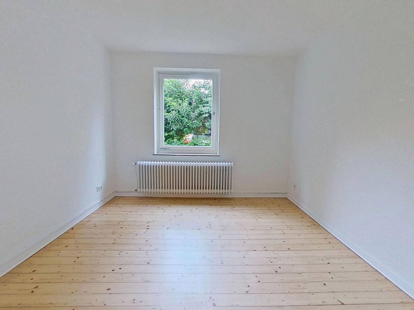 Gemütliche 2-Zimmer-Erdgeschosswohnung mit modernem Wannenbad und viel Lichteinfall